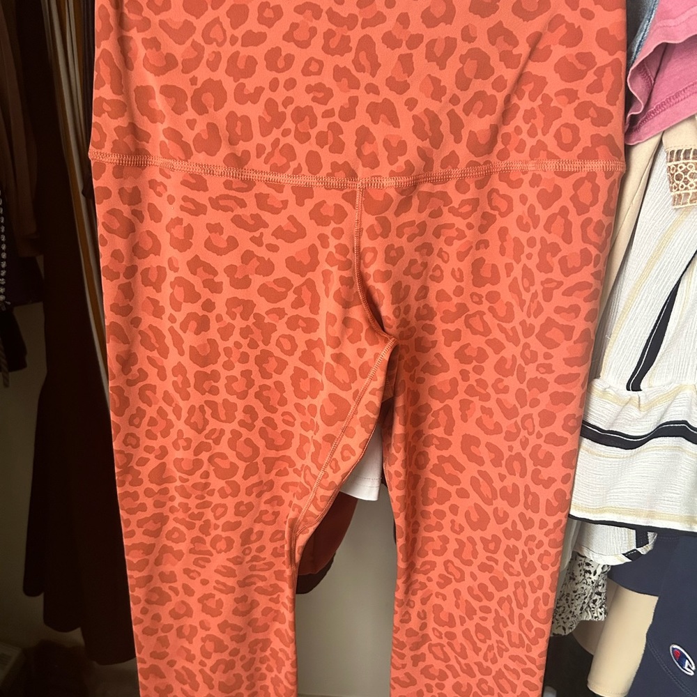 Nike cheetah print leggings - Picture 4 of 4